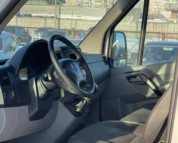 Белый Мерседес Sprinter, объемом двигателя 2.15 л и пробегом 480 тыс. км за 6800 $, фото 6 на Automoto.ua