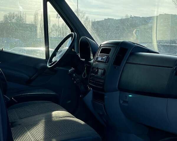 Белый Мерседес Sprinter, объемом двигателя 2.15 л и пробегом 480 тыс. км за 6800 $, фото 9 на Automoto.ua