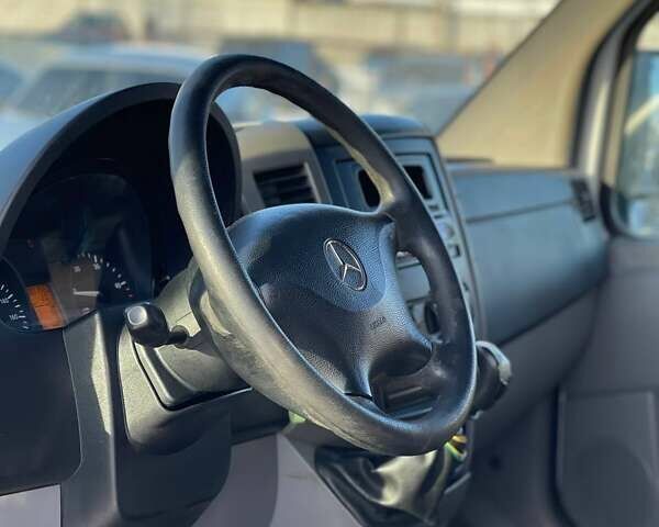 Белый Мерседес Sprinter, объемом двигателя 2.15 л и пробегом 480 тыс. км за 6800 $, фото 7 на Automoto.ua