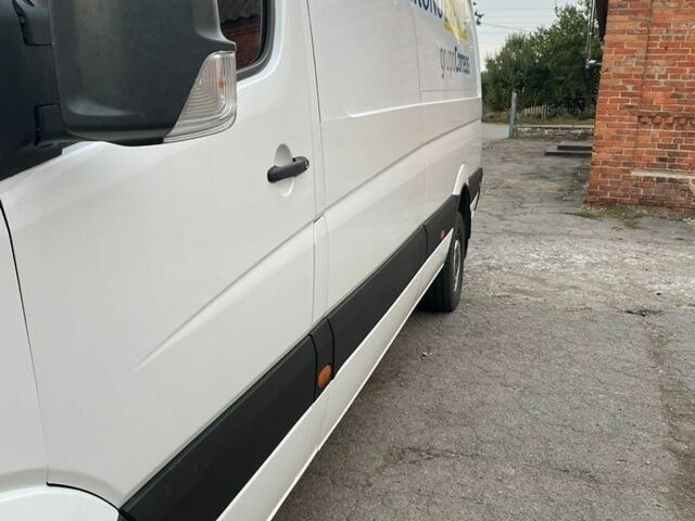 Белый Мерседес Sprinter, объемом двигателя 2.15 л и пробегом 706 тыс. км за 10500 $, фото 2 на Automoto.ua
