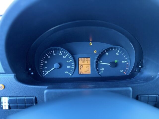 Белый Мерседес Sprinter, объемом двигателя 2.2 л и пробегом 245 тыс. км за 11668 $, фото 9 на Automoto.ua