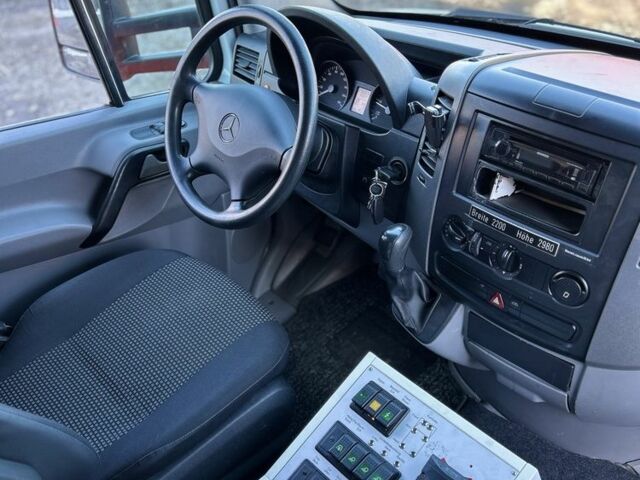 Белый Мерседес Sprinter, объемом двигателя 2.2 л и пробегом 245 тыс. км за 11668 $, фото 6 на Automoto.ua