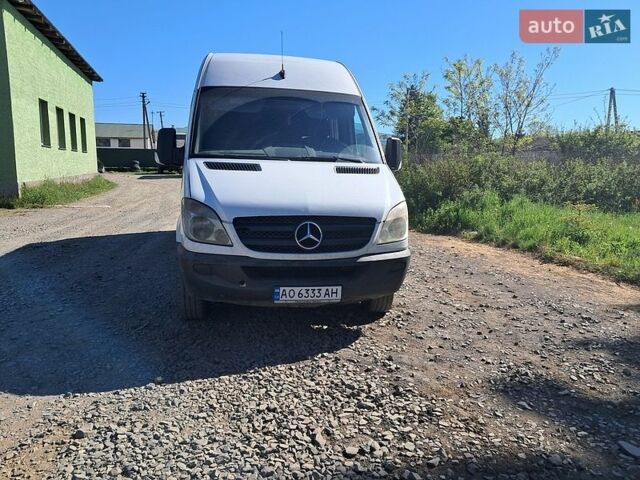 Белый Мерседес Sprinter, объемом двигателя 2.2 л и пробегом 574 тыс. км за 10200 $, фото 3 на Automoto.ua