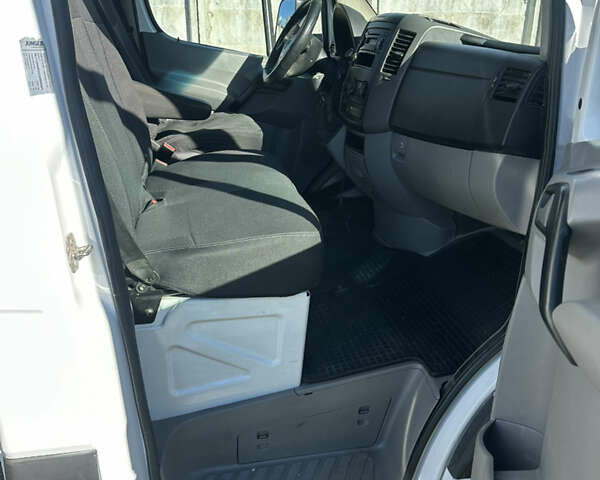 Мерседес Sprinter 2009 в Одессе на Automoto.ua Белый Мерседес Sprinter, объемом двигателя 2.14 л и пробегом 650 тыс. км за 16000 $, фото 3 на Automoto.ua