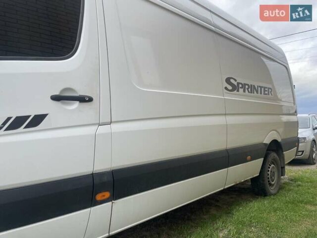 Белый Мерседес Sprinter, объемом двигателя 2.14 л и пробегом 470 тыс. км за 11800 $, фото 3 на Automoto.ua