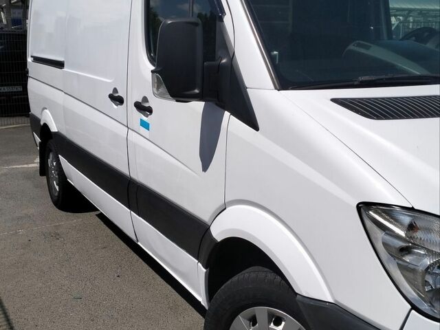 Белый Мерседес Sprinter, объемом двигателя 2.14 л и пробегом 400 тыс. км за 8600 $, фото 1 на Automoto.ua