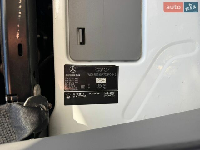 Белый Мерседес Sprinter, объемом двигателя 2.99 л и пробегом 380 тыс. км за 21500 $, фото 13 на Automoto.ua