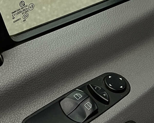 Белый Мерседес Sprinter, объемом двигателя 2.2 л и пробегом 215 тыс. км за 13700 $, фото 7 на Automoto.ua