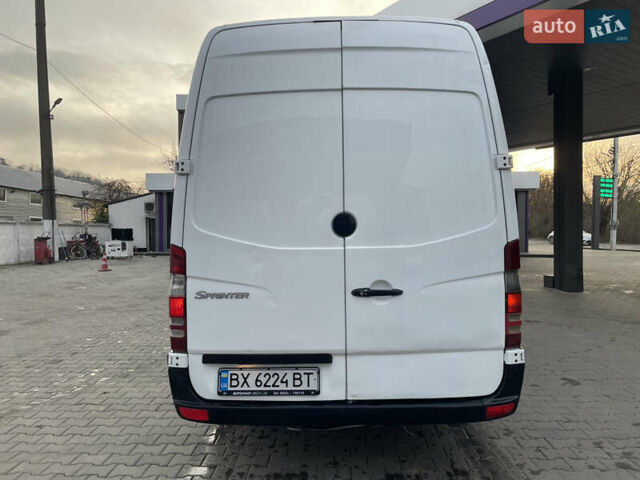 Белый Мерседес Sprinter, объемом двигателя 2.15 л и пробегом 582 тыс. км за 9300 $, фото 6 на Automoto.ua