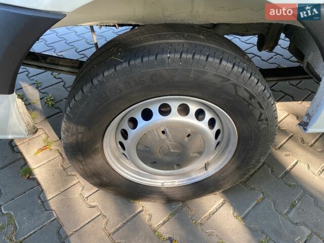 Белый Мерседес Sprinter, объемом двигателя 2.15 л и пробегом 417 тыс. км за 11800 $, фото 7 на Automoto.ua