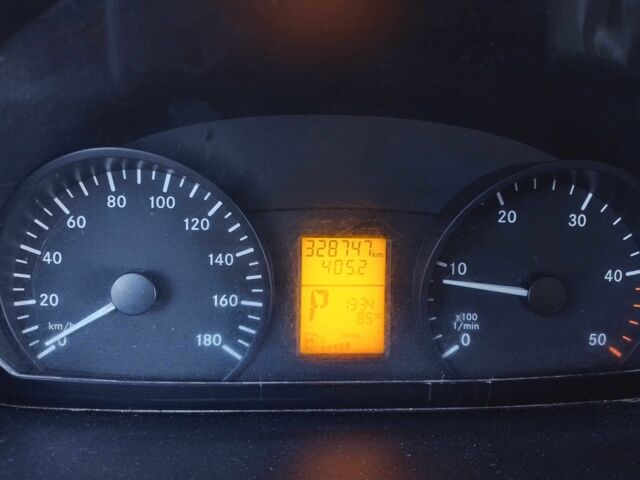 Белый Мерседес Sprinter, объемом двигателя 2.1 л и пробегом 328 тыс. км за 15000 $, фото 6 на Automoto.ua