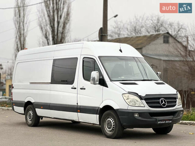 Белый Мерседес Sprinter, объемом двигателя 2.2 л и пробегом 215 тыс. км за 13700 $, фото 3 на Automoto.ua