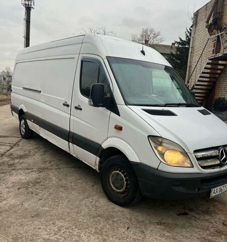 Белый Мерседес Sprinter, объемом двигателя 2.99 л и пробегом 715 тыс. км за 8300 $, фото 3 на Automoto.ua