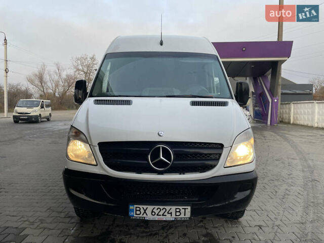Белый Мерседес Sprinter, объемом двигателя 2.15 л и пробегом 582 тыс. км за 9300 $, фото 2 на Automoto.ua