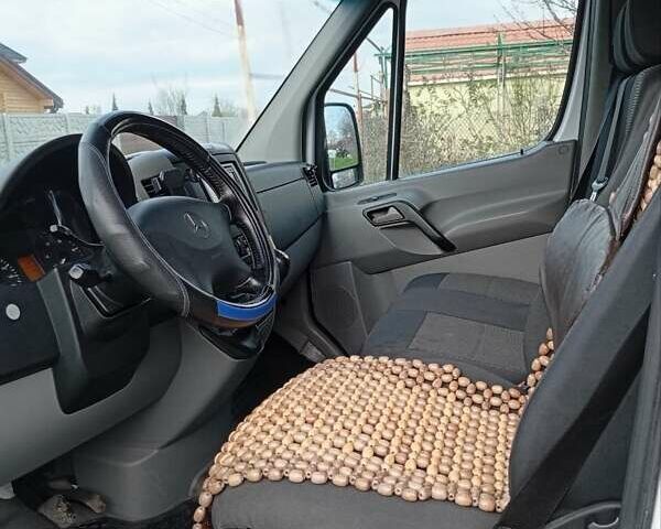 Белый Мерседес Sprinter, объемом двигателя 2.14 л и пробегом 310 тыс. км за 10700 $, фото 1 на Automoto.ua