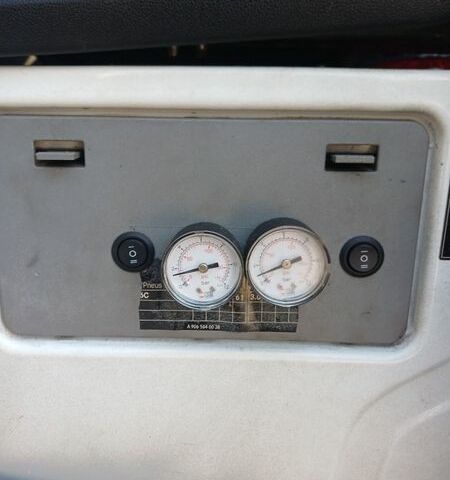 Белый Мерседес Sprinter, объемом двигателя 2.99 л и пробегом 369 тыс. км за 22999 $, фото 10 на Automoto.ua