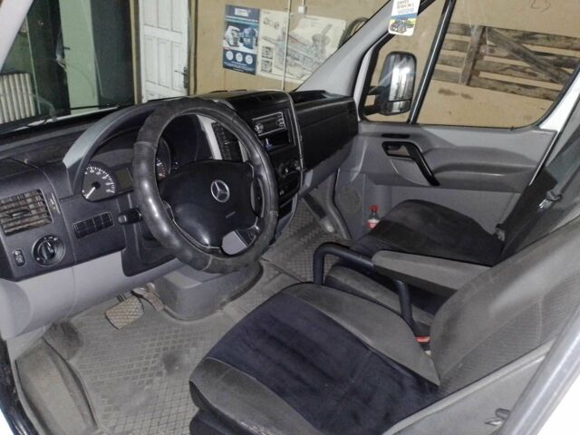 Белый Мерседес Sprinter, объемом двигателя 2.1 л и пробегом 328 тыс. км за 15000 $, фото 4 на Automoto.ua