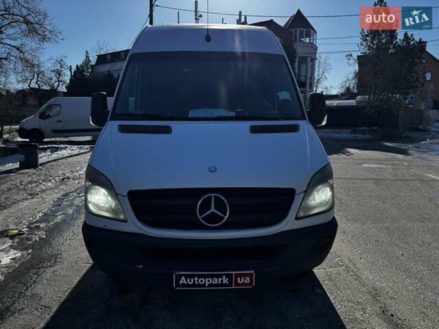Белый Мерседес Sprinter, объемом двигателя 3.2 л и пробегом 408 тыс. км за 14840 $, фото 4 на Automoto.ua