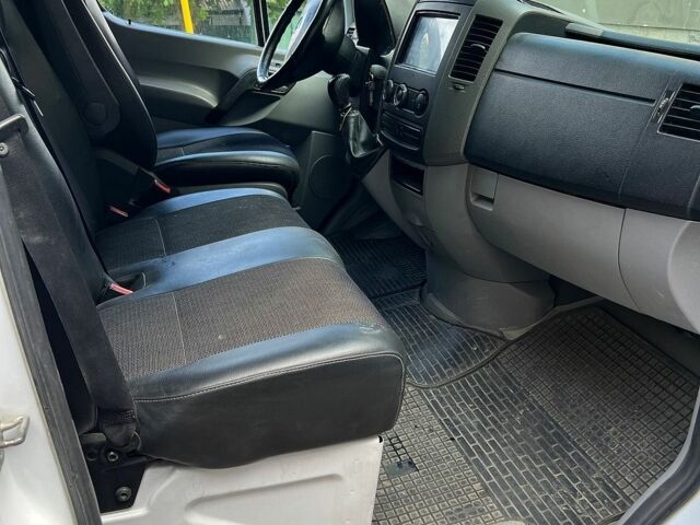 Белый Мерседес Sprinter, объемом двигателя 2.69 л и пробегом 800 тыс. км за 12500 $, фото 10 на Automoto.ua