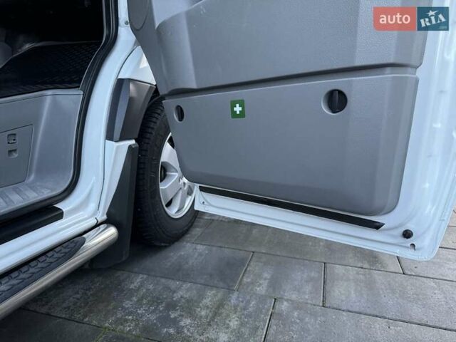 Белый Мерседес Sprinter, объемом двигателя 2.99 л и пробегом 350 тыс. км за 17500 $, фото 8 на Automoto.ua
