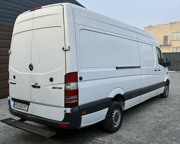 Белый Мерседес Sprinter, объемом двигателя 2.14 л и пробегом 427 тыс. км за 11500 $, фото 4 на Automoto.ua