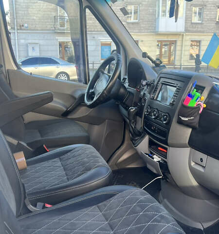 Белый Мерседес Sprinter, объемом двигателя 0 л и пробегом 300 тыс. км за 18500 $, фото 9 на Automoto.ua
