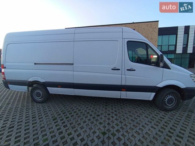 Белый Мерседес Sprinter, объемом двигателя 2.14 л и пробегом 390 тыс. км за 12000 $, фото 3 на Automoto.ua