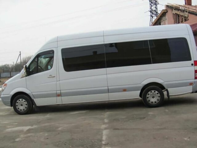 Белый Мерседес Sprinter, объемом двигателя 2.1 л и пробегом 350 тыс. км за 15600 $, фото 1 на Automoto.ua