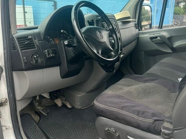 Белый Мерседес Sprinter, объемом двигателя 2.69 л и пробегом 357 тыс. км за 14500 $, фото 1 на Automoto.ua