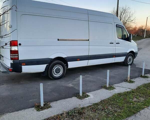Белый Мерседес Sprinter, объемом двигателя 2.14 л и пробегом 215 тыс. км за 15000 $, фото 2 на Automoto.ua