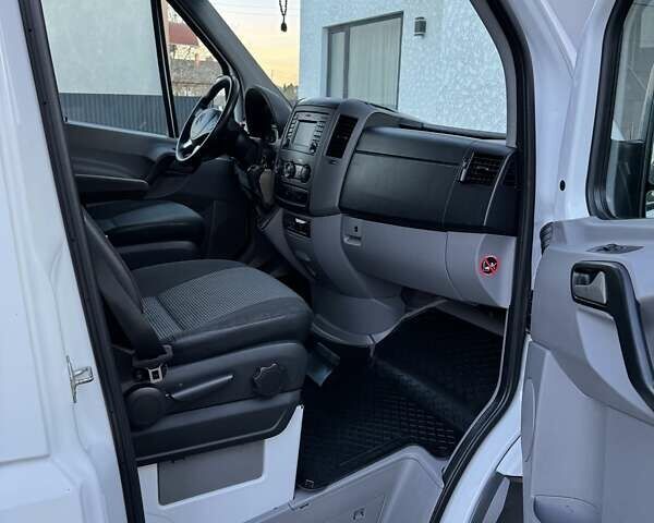 Белый Мерседес Sprinter, объемом двигателя 2.99 л и пробегом 350 тыс. км за 17500 $, фото 9 на Automoto.ua