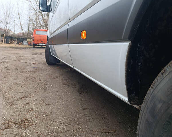 Белый Мерседес Sprinter, объемом двигателя 0 л и пробегом 300 тыс. км за 18500 $, фото 3 на Automoto.ua