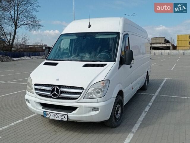 Белый Мерседес Sprinter, объемом двигателя 2.2 л и пробегом 400 тыс. км за 10500 $, фото 1 на Automoto.ua