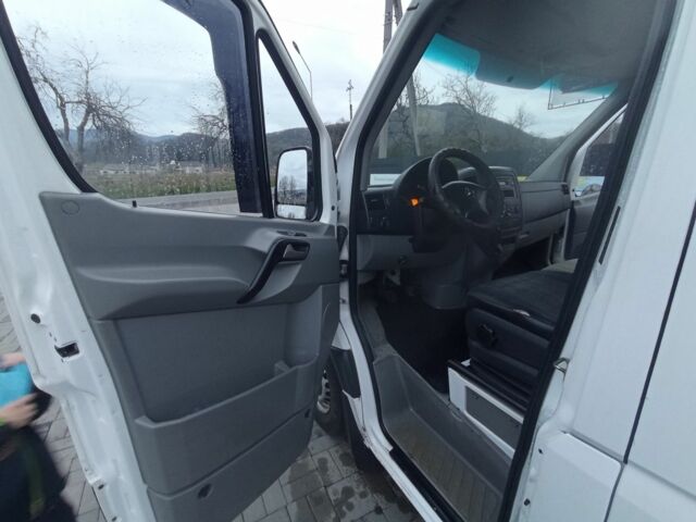 Белый Мерседес Sprinter, объемом двигателя 2.1 л и пробегом 290 тыс. км за 11000 $, фото 1 на Automoto.ua