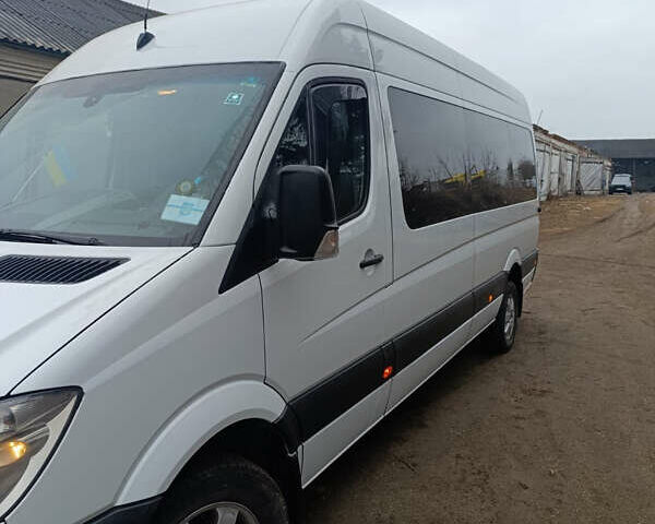 Белый Мерседес Sprinter, объемом двигателя 0 л и пробегом 300 тыс. км за 18500 $, фото 6 на Automoto.ua