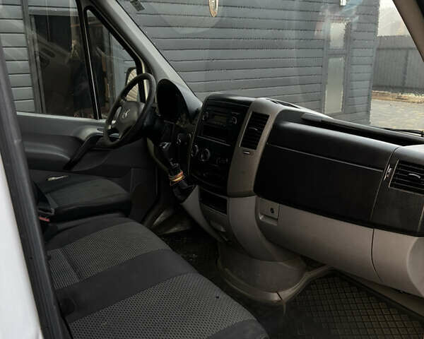 Белый Мерседес Sprinter, объемом двигателя 2.14 л и пробегом 427 тыс. км за 11500 $, фото 6 на Automoto.ua