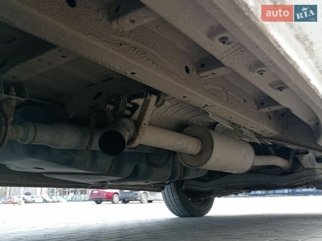 Белый Мерседес Sprinter, объемом двигателя 2.2 л и пробегом 400 тыс. км за 10500 $, фото 4 на Automoto.ua