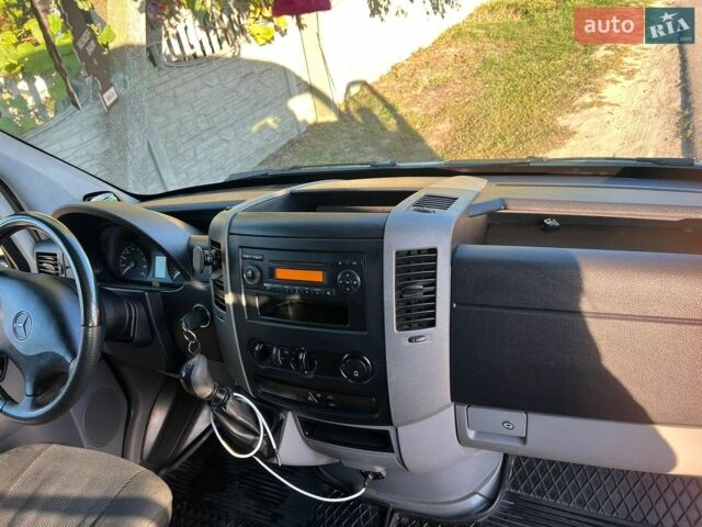 Белый Мерседес Sprinter, объемом двигателя 2.14 л и пробегом 469 тыс. км за 12000 $, фото 6 на Automoto.ua