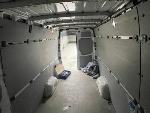Белый Мерседес Sprinter, объемом двигателя 2.15 л и пробегом 375 тыс. км за 13000 $, фото 4 на Automoto.ua