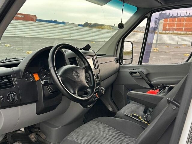 Белый Мерседес Sprinter, объемом двигателя 2.14 л и пробегом 420 тыс. км за 14000 $, фото 13 на Automoto.ua
