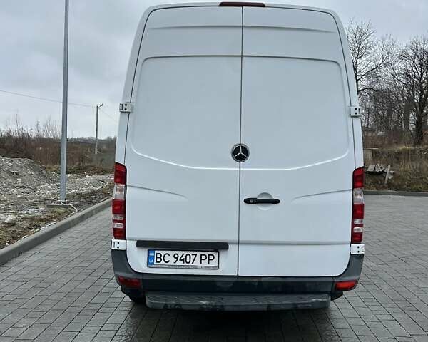Белый Мерседес Sprinter, объемом двигателя 2.14 л и пробегом 412 тыс. км за 12500 $, фото 4 на Automoto.ua