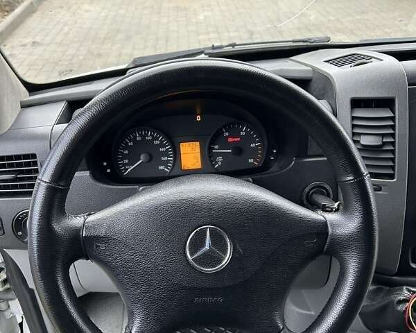 Белый Мерседес Sprinter, объемом двигателя 2.14 л и пробегом 412 тыс. км за 12500 $, фото 11 на Automoto.ua