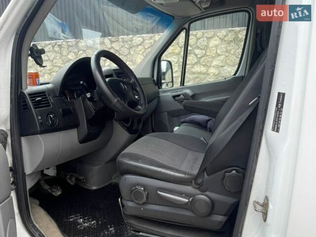 Белый Мерседес Sprinter, объемом двигателя 2.15 л и пробегом 375 тыс. км за 13500 $, фото 7 на Automoto.ua