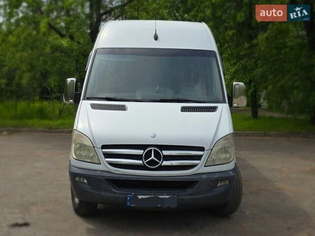 Белый Мерседес Sprinter, объемом двигателя 2.99 л и пробегом 330 тыс. км за 18000 $, фото 4 на Automoto.ua