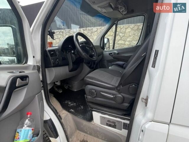 Белый Мерседес Sprinter, объемом двигателя 2.15 л и пробегом 375 тыс. км за 13500 $, фото 8 на Automoto.ua