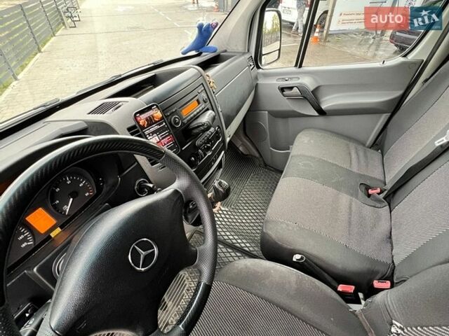Белый Мерседес Sprinter, объемом двигателя 2.14 л и пробегом 417 тыс. км за 11500 $, фото 6 на Automoto.ua