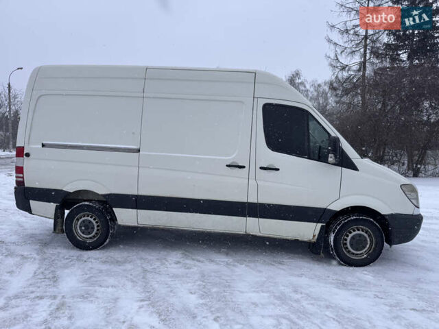 Белый Мерседес Sprinter, объемом двигателя 2.14 л и пробегом 300 тыс. км за 10500 $, фото 6 на Automoto.ua