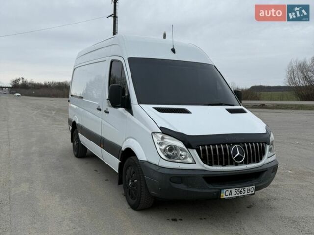 Белый Мерседес Sprinter, объемом двигателя 2.14 л и пробегом 420 тыс. км за 12200 $, фото 4 на Automoto.ua