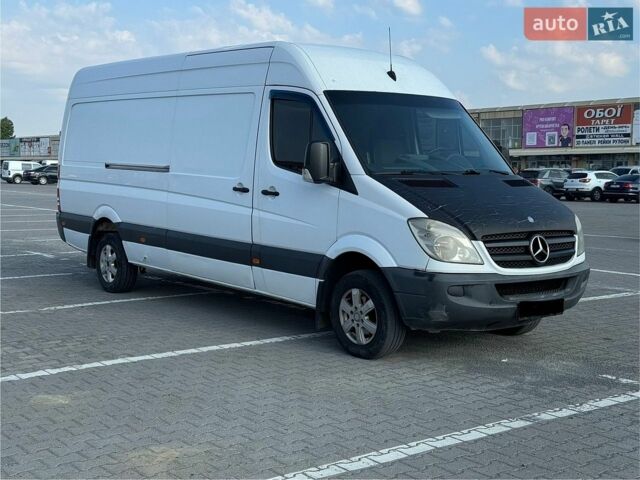 Белый Мерседес Sprinter, объемом двигателя 2.2 л и пробегом 410 тыс. км за 10300 $, фото 2 на Automoto.ua