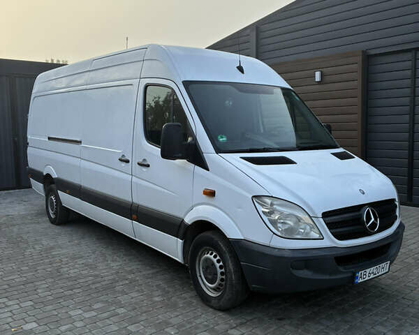 Белый Мерседес Sprinter, объемом двигателя 2.14 л и пробегом 427 тыс. км за 11500 $, фото 2 на Automoto.ua